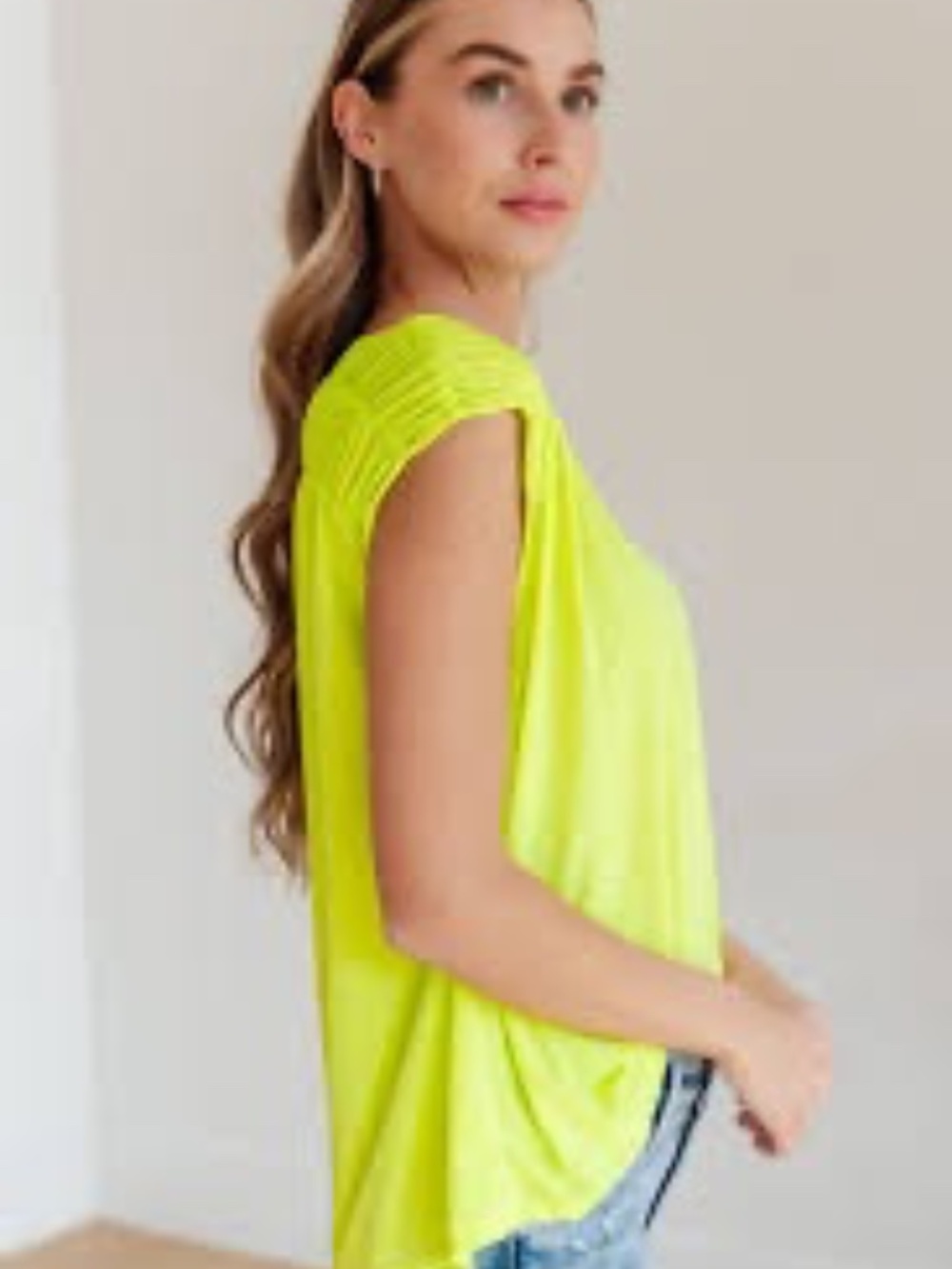 New Dear Scarlett Women's Sleeveless Top Ruched Shoulders Cap Sleeve Yellow - Picture 4 of 4